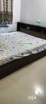 Wardrobe,queen size bed without mattress