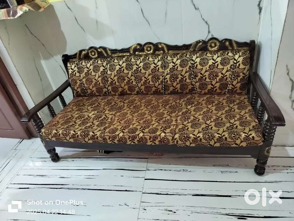 Good condition sofa3 seater sofa 2 kursi carving wood