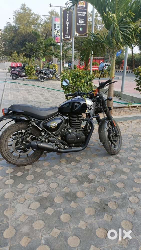 Hunter 350 – Rebel Black (2023) 18,000 km  Excellent Condition