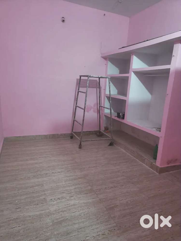 Two rooms set available for family or girls in jankipuram