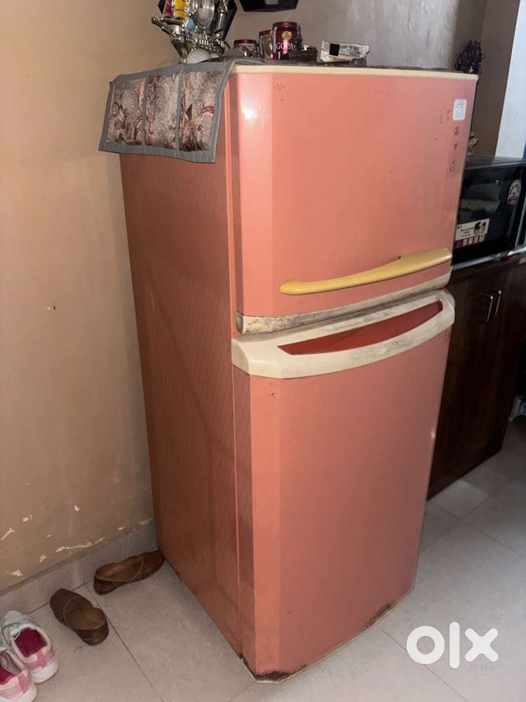 Double door refrigerator