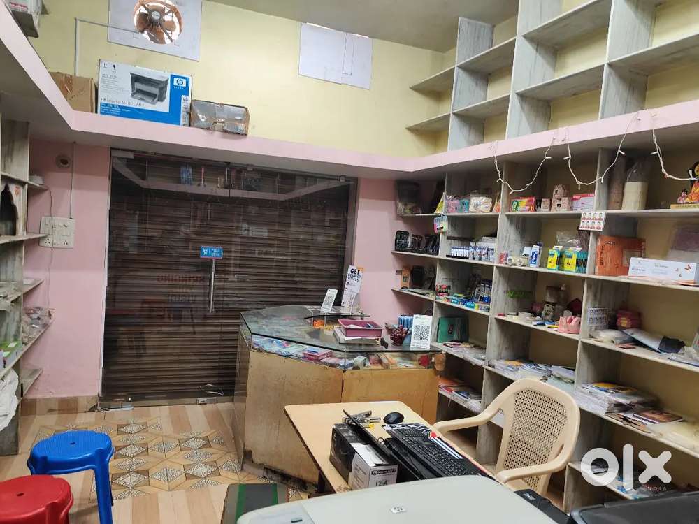 SHOP FOR RENT INCLUDING MARBEL RACKS AND FRONT GLASS PARTITION