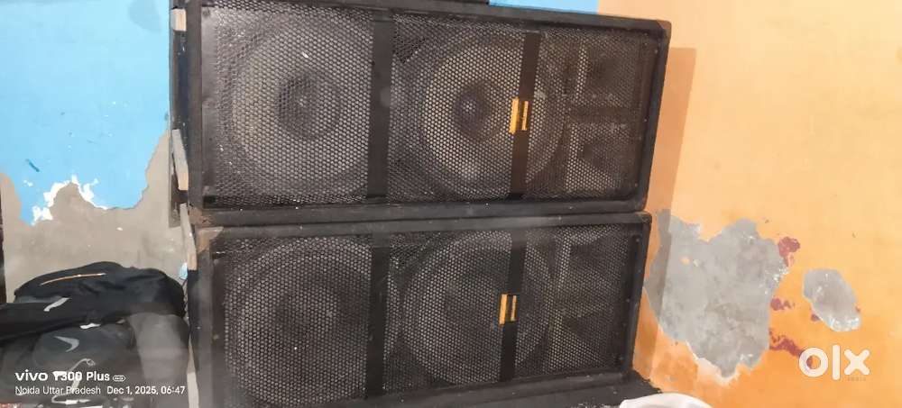 Dj speaker 15 inch 800 watt dable Bass 18 inch 1200 what ek amplifier