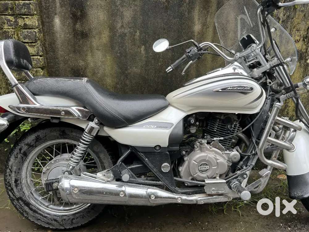 Good condition bajaj avenger cruiser 220 white