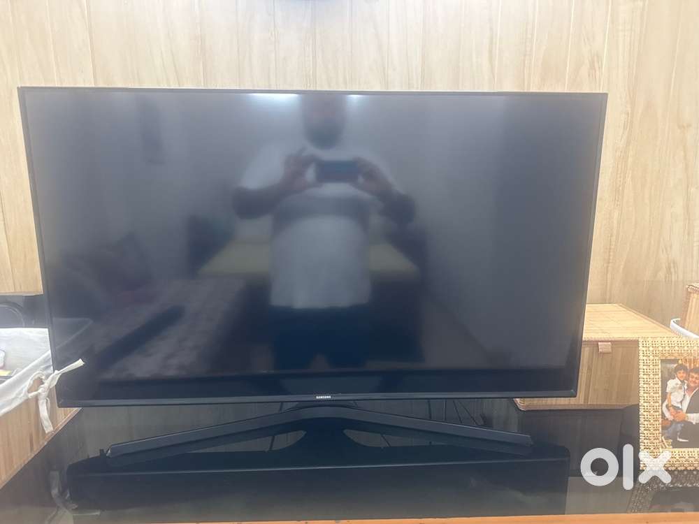 Samsung LED 108 cm  With bill  With working remote  Working fine