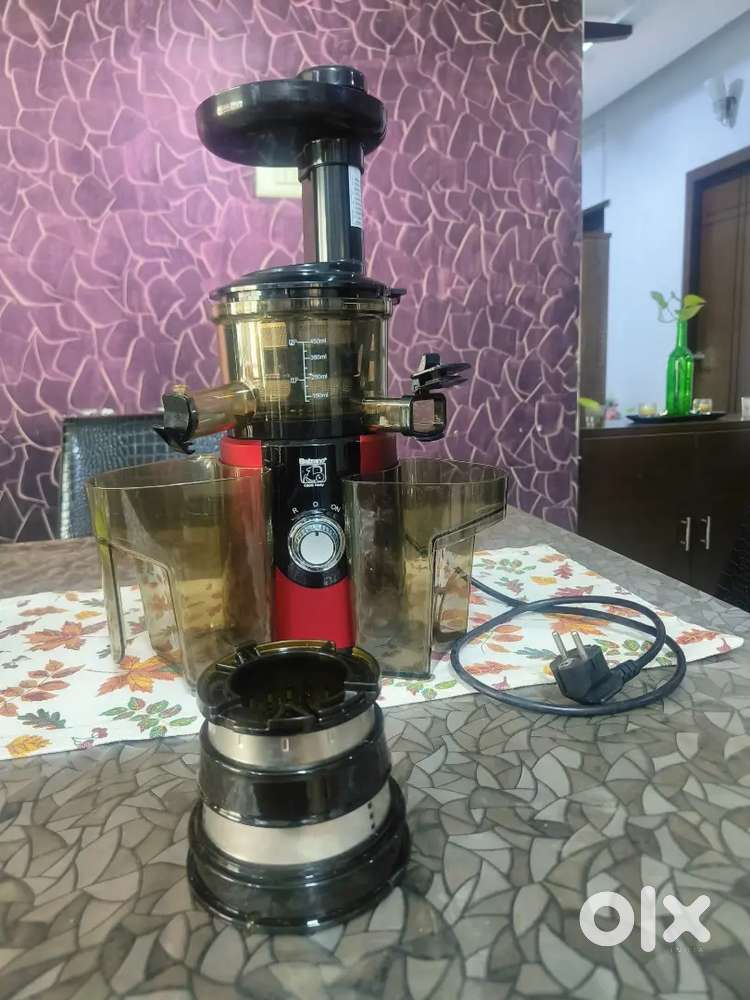 Cold pressed juicer