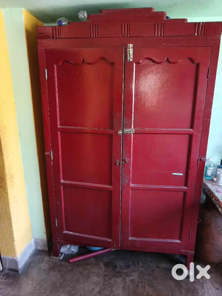 Wooden almirah 6 ft tall