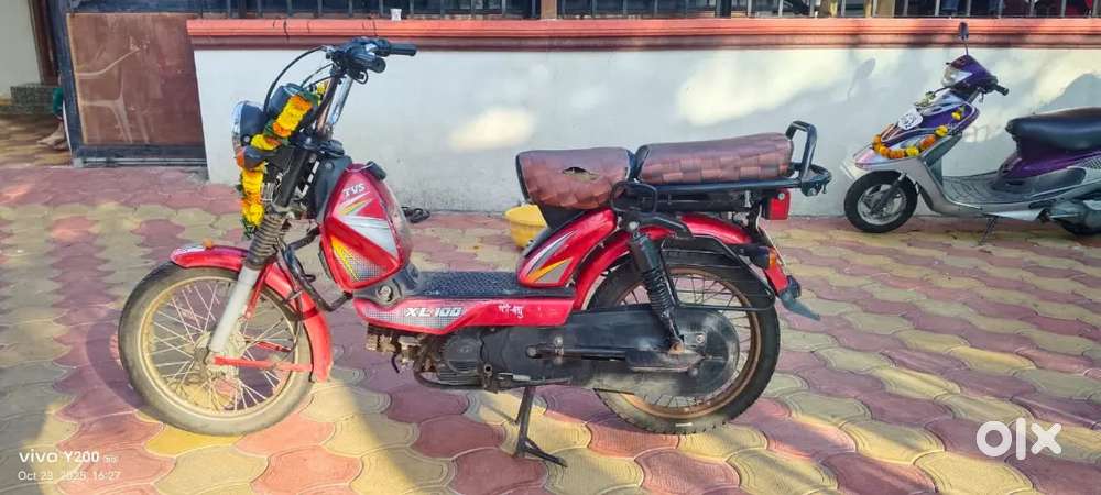 Tvs xl , single hand use , first owner, very less driven