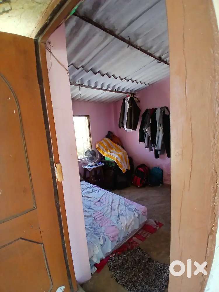 1 RK on top floor with attached washroom available at affordable price