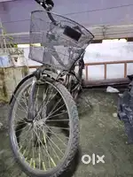 Do tyre puncture hai aur ek break nahi hai