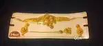 Artificial golden choker