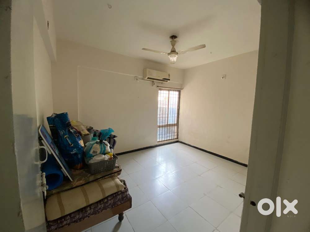 Need flatmate (GIRL)