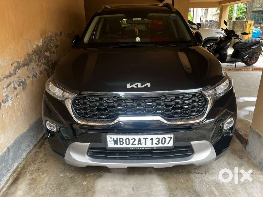 Well maintained KIA Sonet 1.2 Manual (Top Model) without Sunroof.