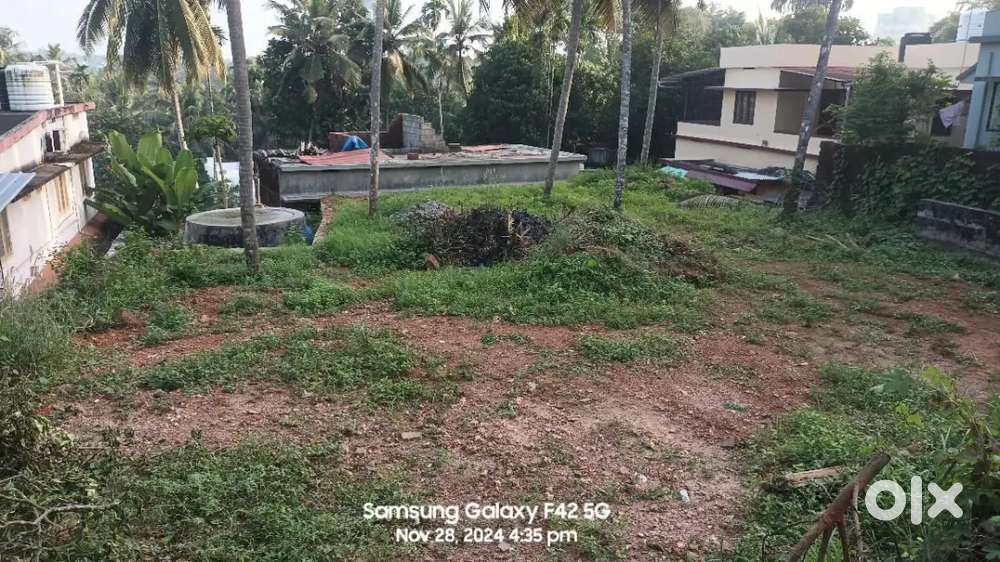 10.5 cent land in Malaparambu