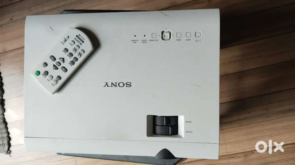 SONY VPL DX 100 PROJECTOR BEST RUNNING CONDITION WITH REMOTE CONTROL