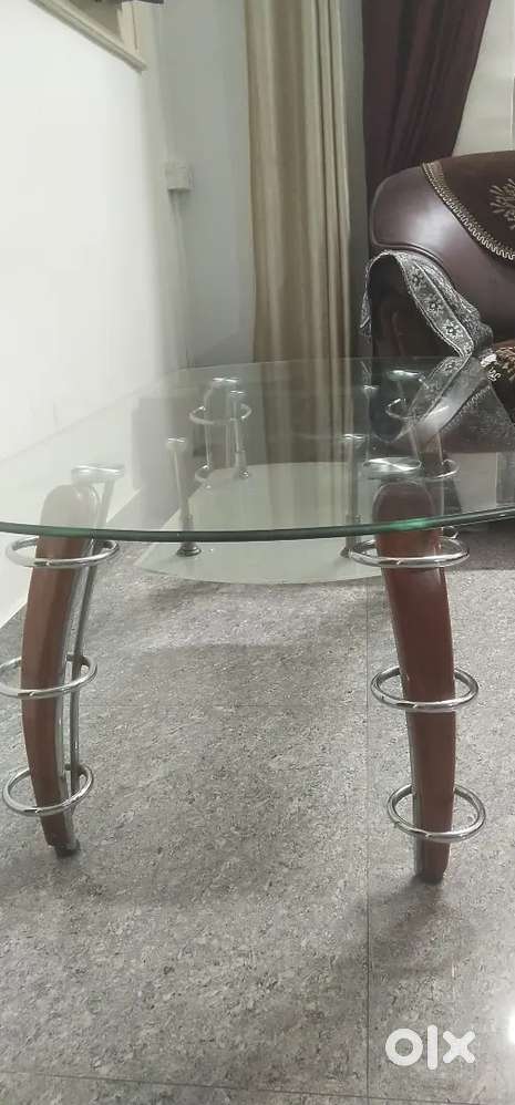 Centre table good condition