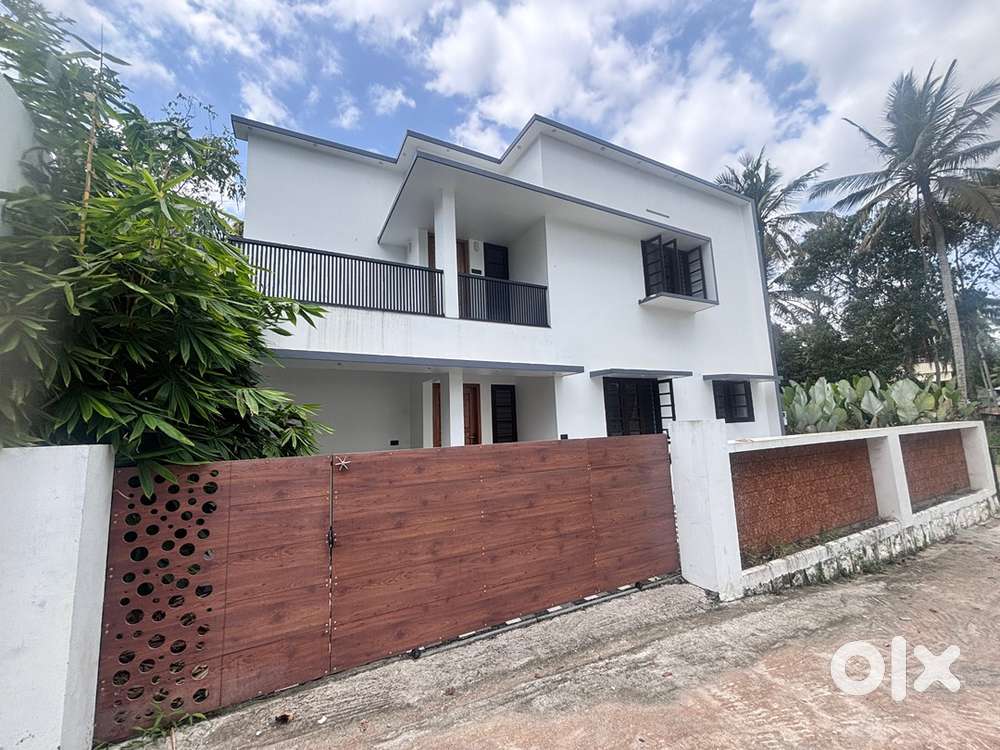 50lks(ngble)Thirumala/Perukavu/Tvpm/2carparking space/85%loan ready