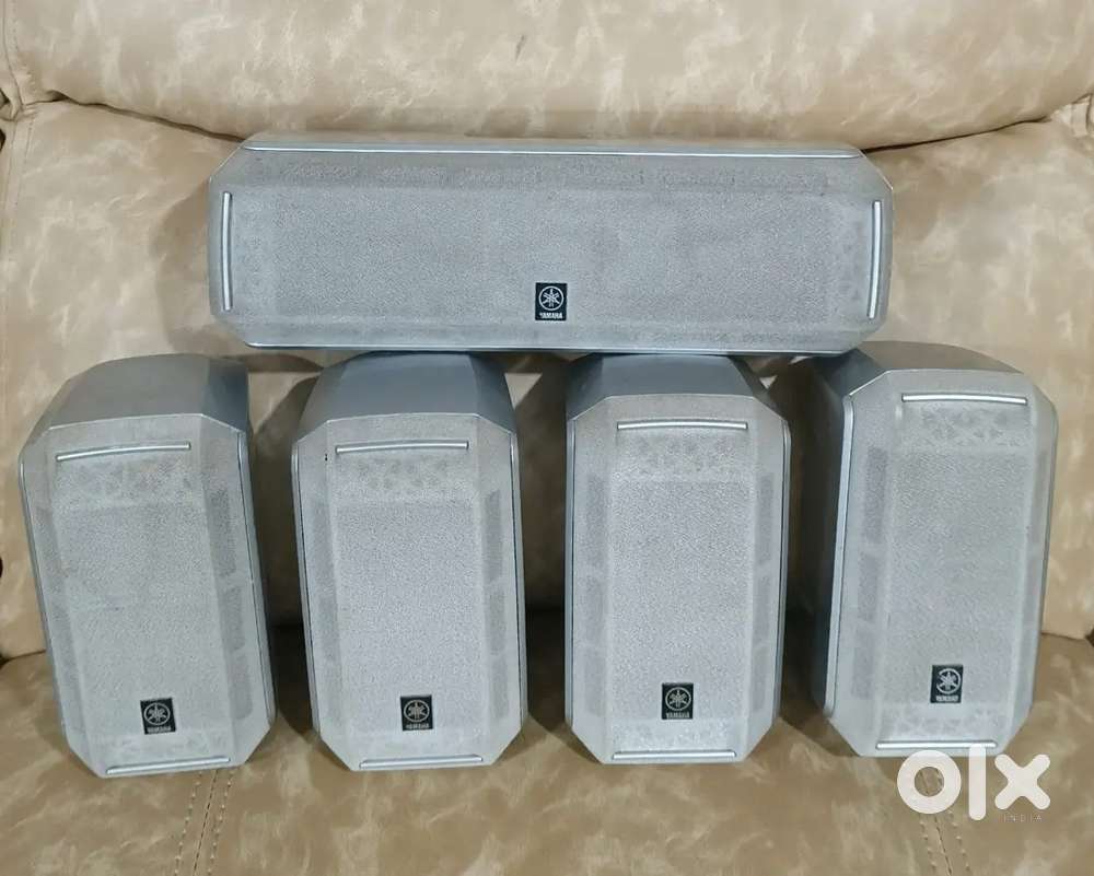 YAMAHA (5.0) SPEAKERS