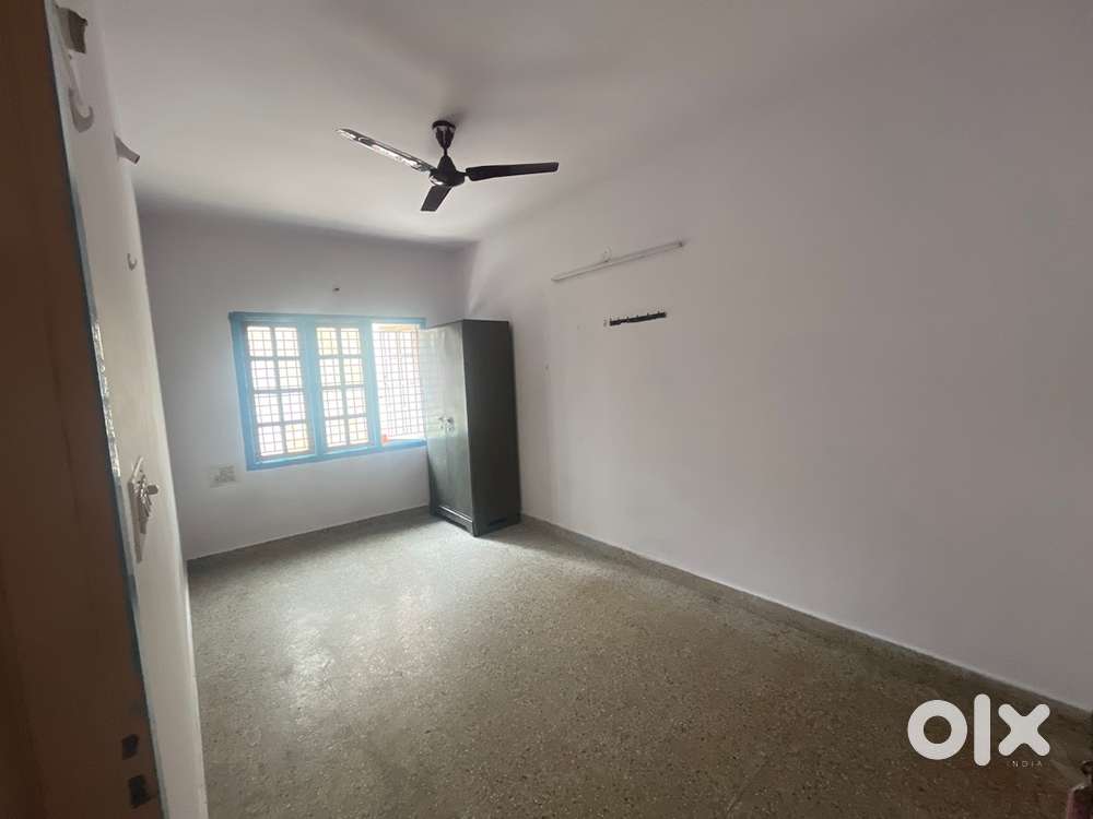 1 Rk room for rent 6000 rent including electricity and water