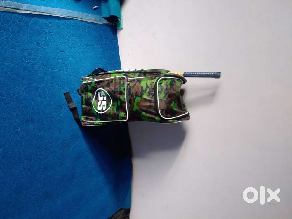 A BRAND NEW LEATHER BALL  KIT