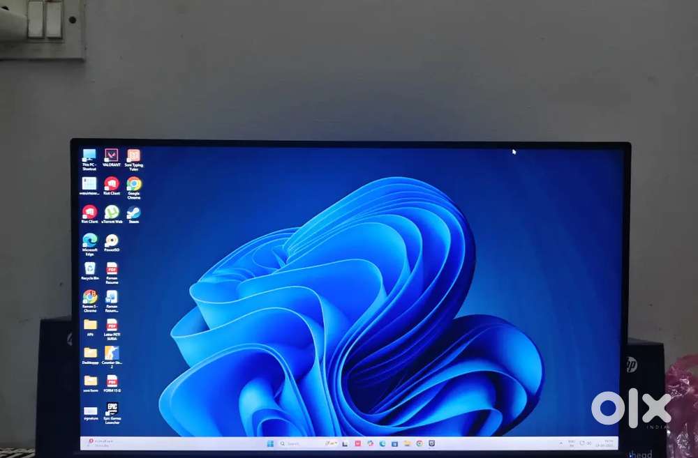 Lenovo Computer with Monitor AMD Ryzen 3 2200g