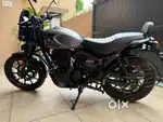 Scratchless 4 month old bike with all company accessory