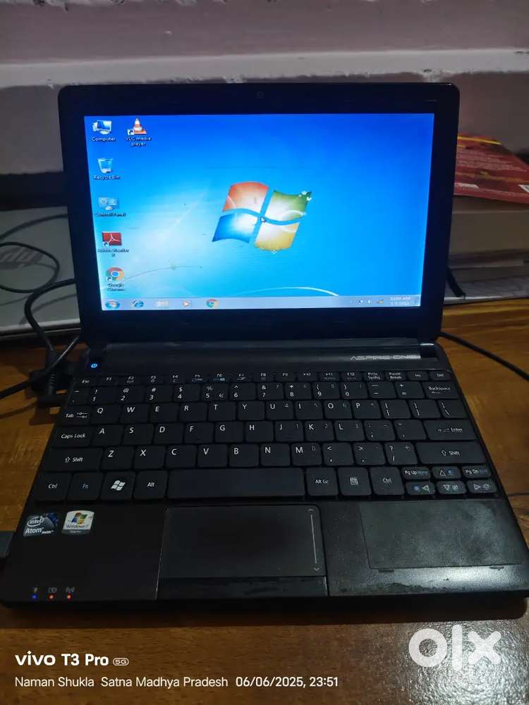 Acer Mini Laptop in Excellent Condition (windows 7)