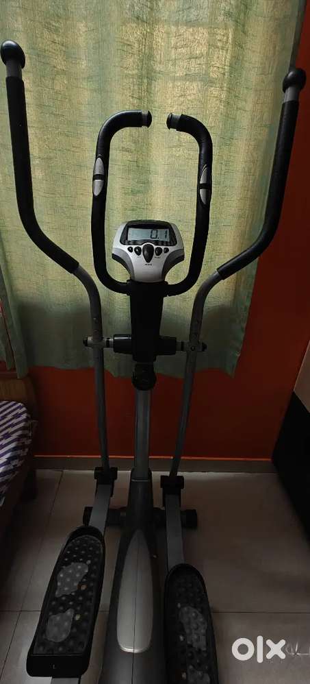 Aerofit Elliptical Cross Trainer with centre drive at Rs. 8.0 K