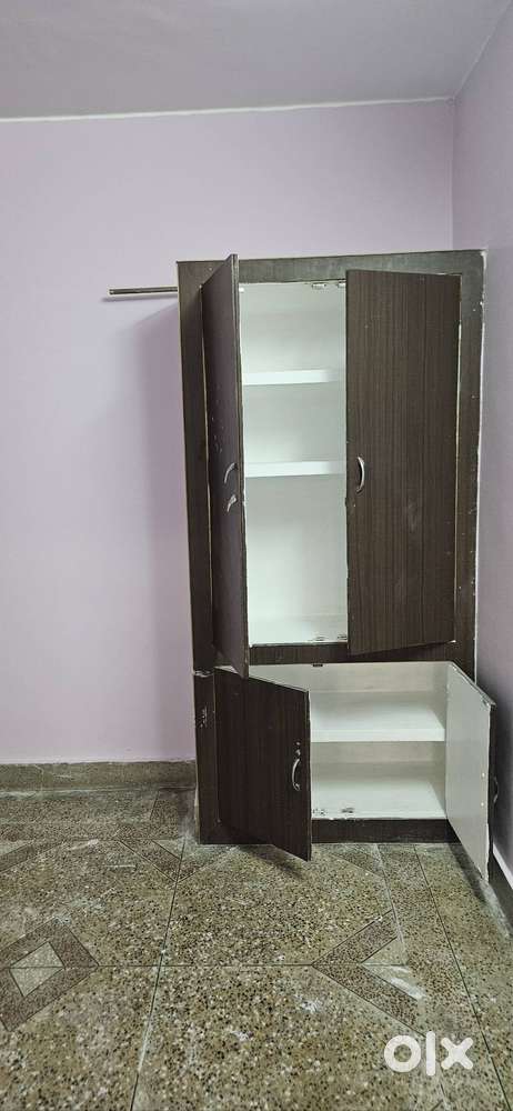 1 room set on ground floor for girls/ladies only