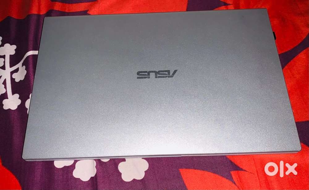 ASUS LAPTOP very new and scratchless