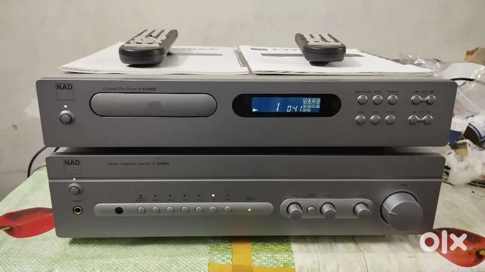 NAD C320 BEE stereo integrated amplifier and NAD C521 BEE cd player