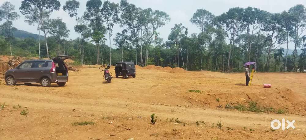 ഈരാറ്റുപേട്ട തിടനാട് ജംഗ്ഷനിൽ നിന്നും 800 മീറ്റർ അകലെ 20 സെന്റ്