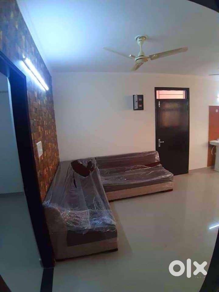 SIRF 16.5 LACS ME 2 BHK WOH BHI 1100 SQFT JAGATPURA KI PRIME LOCATION.