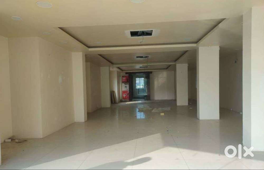 Ground floor shop for rent at Zoo Road