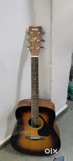 Yamaha F280 guitar with bag