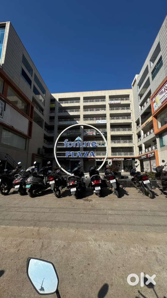 Office for rent / sell at busy commercial area