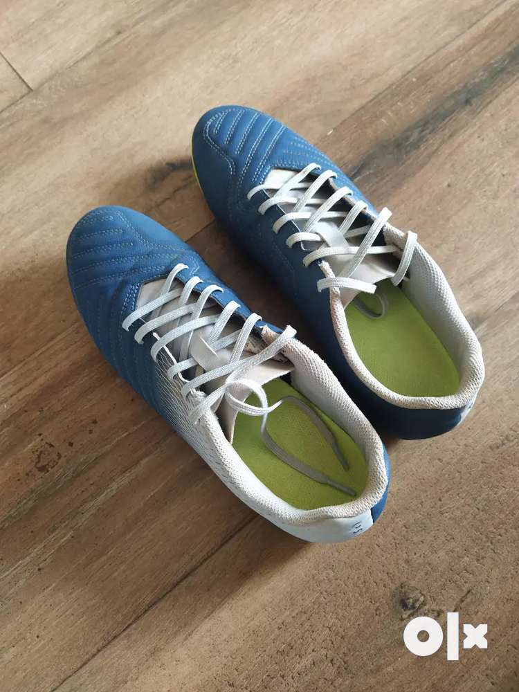 Football shoes for boys