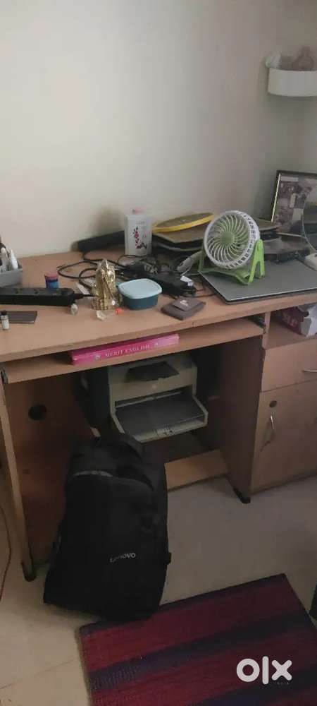 Computer table