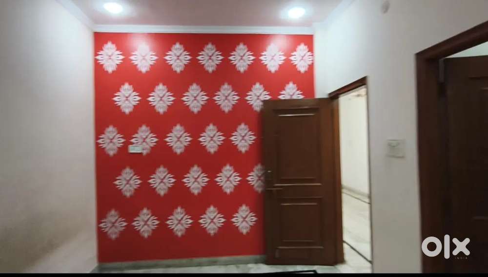 3 BHK floor for rent in Rohini Sector 24 only 20000