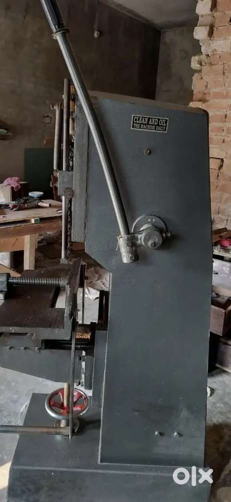 Furniture chain machine