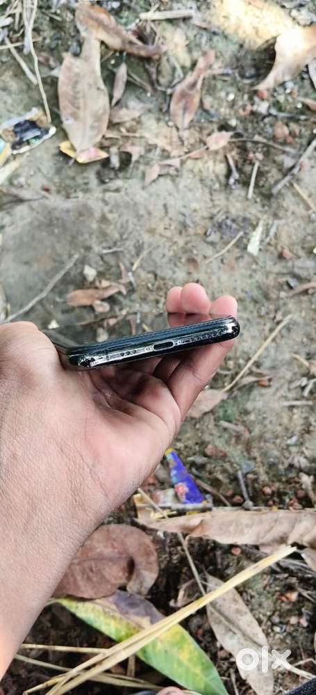 I phone xs good condition only camre dono off hai aur phone ka mic upp