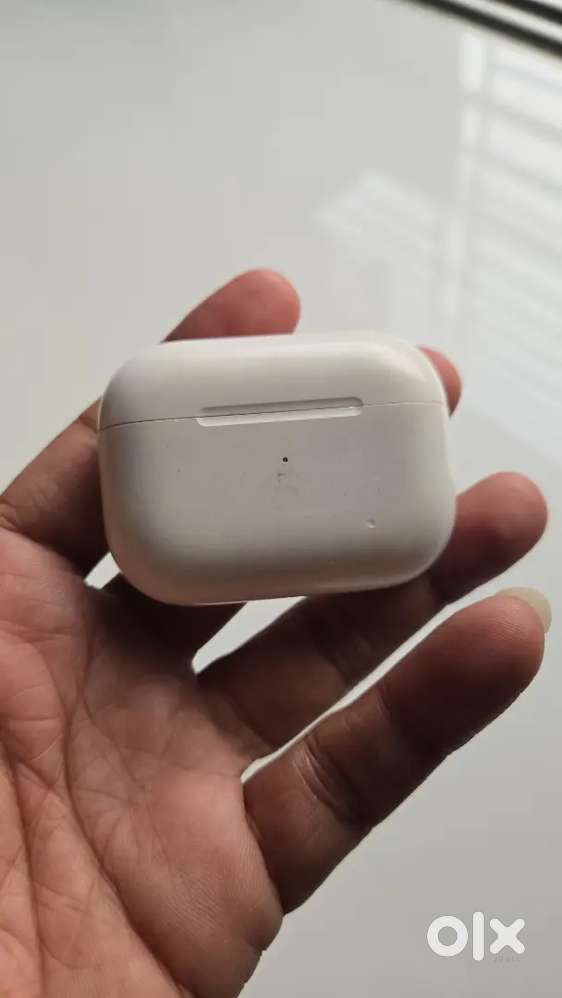 Wanna sell apple airpods pro with box and cable