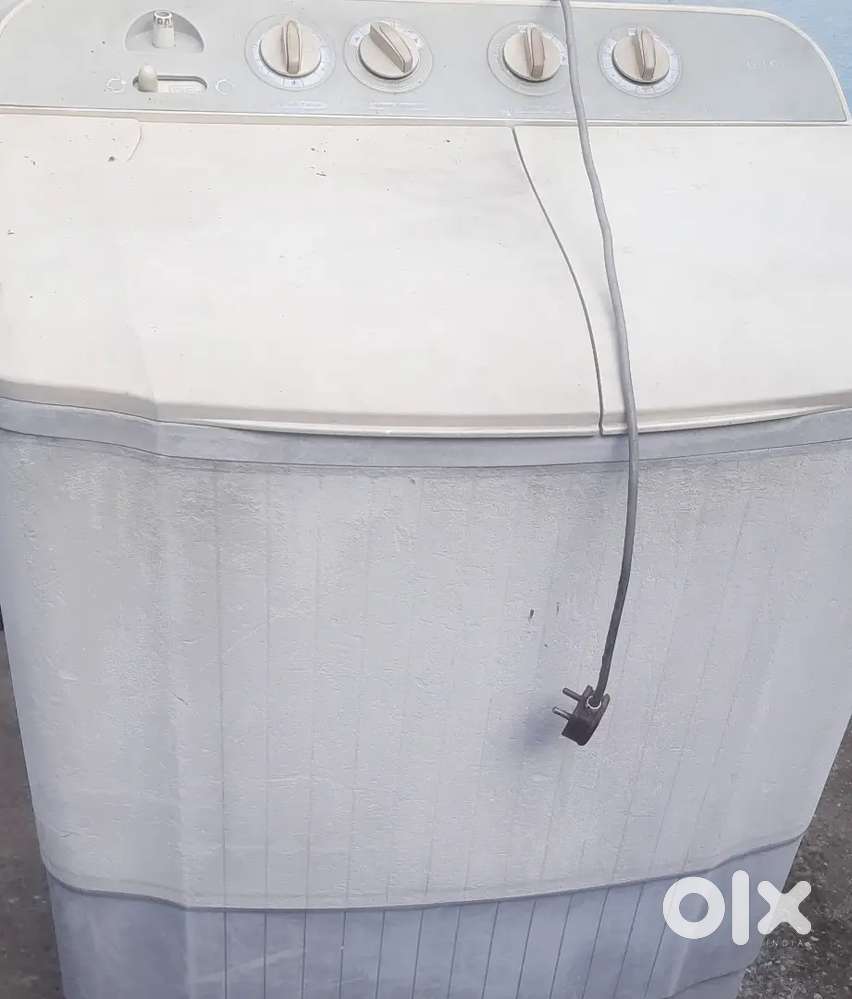 वाशिंग मशीन बिकाऊ है।