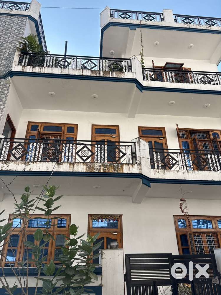 To let 1 basement room without kitchen for 1 person