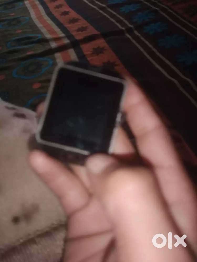 Bs battery dalna hai upar ko camera hai