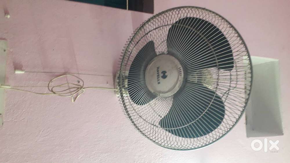 Havells Accelero High Speed 400mm Wall Fan (White Grey)