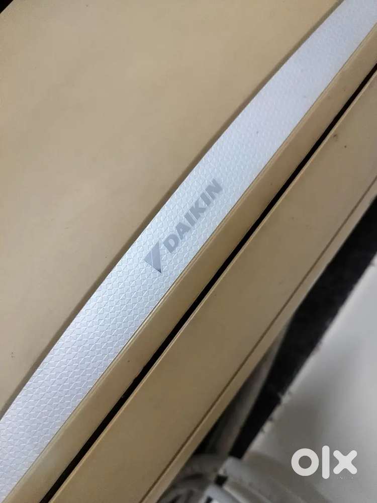 DAIKIN AC 1.5 TON