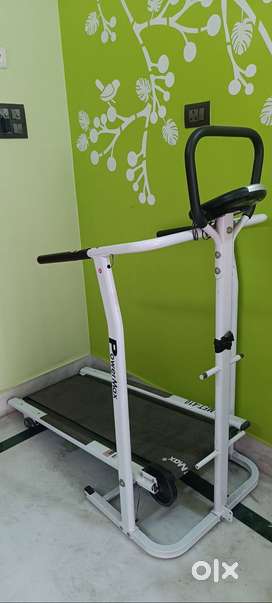 3 year old PowerMax Fitness MFT-410 Non-electric Manual Treadmill