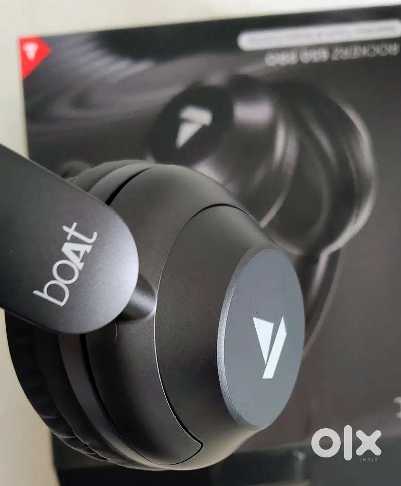 ALL BRAND NEW--BOAT ROCKERZ 650 PRO HEADPHONE,BLACK COLOUR