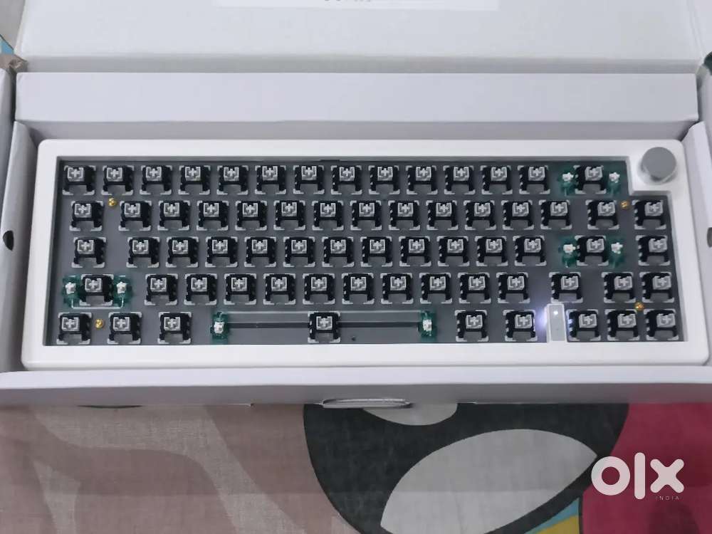 Pre-build Mechanical Keyboard Zuoya GMK67 ( White )